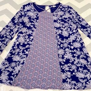 This knee length dress is very comfortable neat neck design. Lined-Size Large